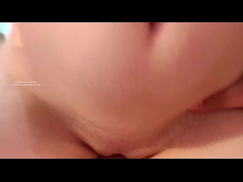 ❤️ Ablamın odasında uyuyorum ve ben böyle uyandım Porno videosu bizde ❌