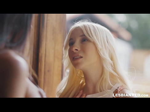 ❤️ Kız birkaç ay sonra eve gelir ve üvey annesinin amını yemeye başlar Porno videosu bizde ❌
